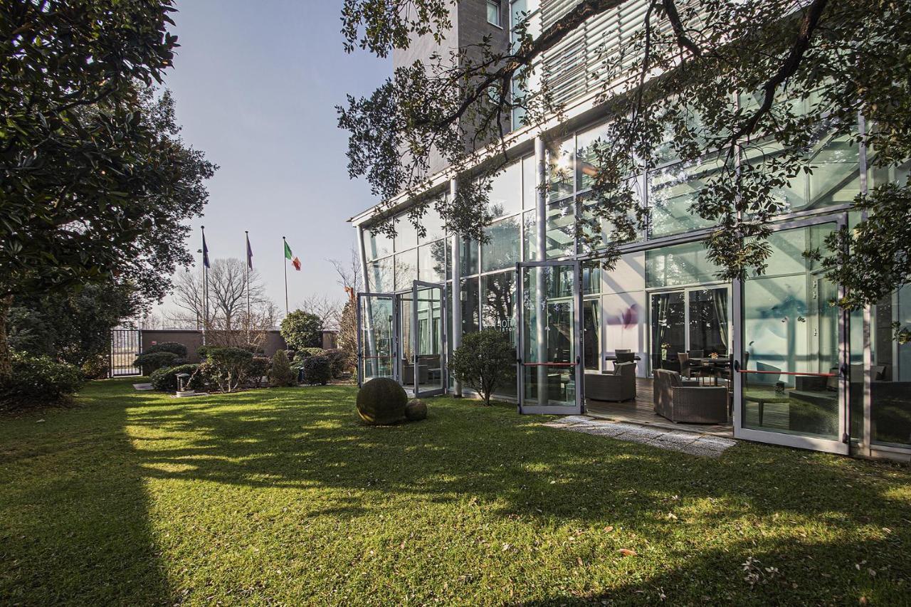 Hotel For You Cernusco Sul Naviglio Esterno foto