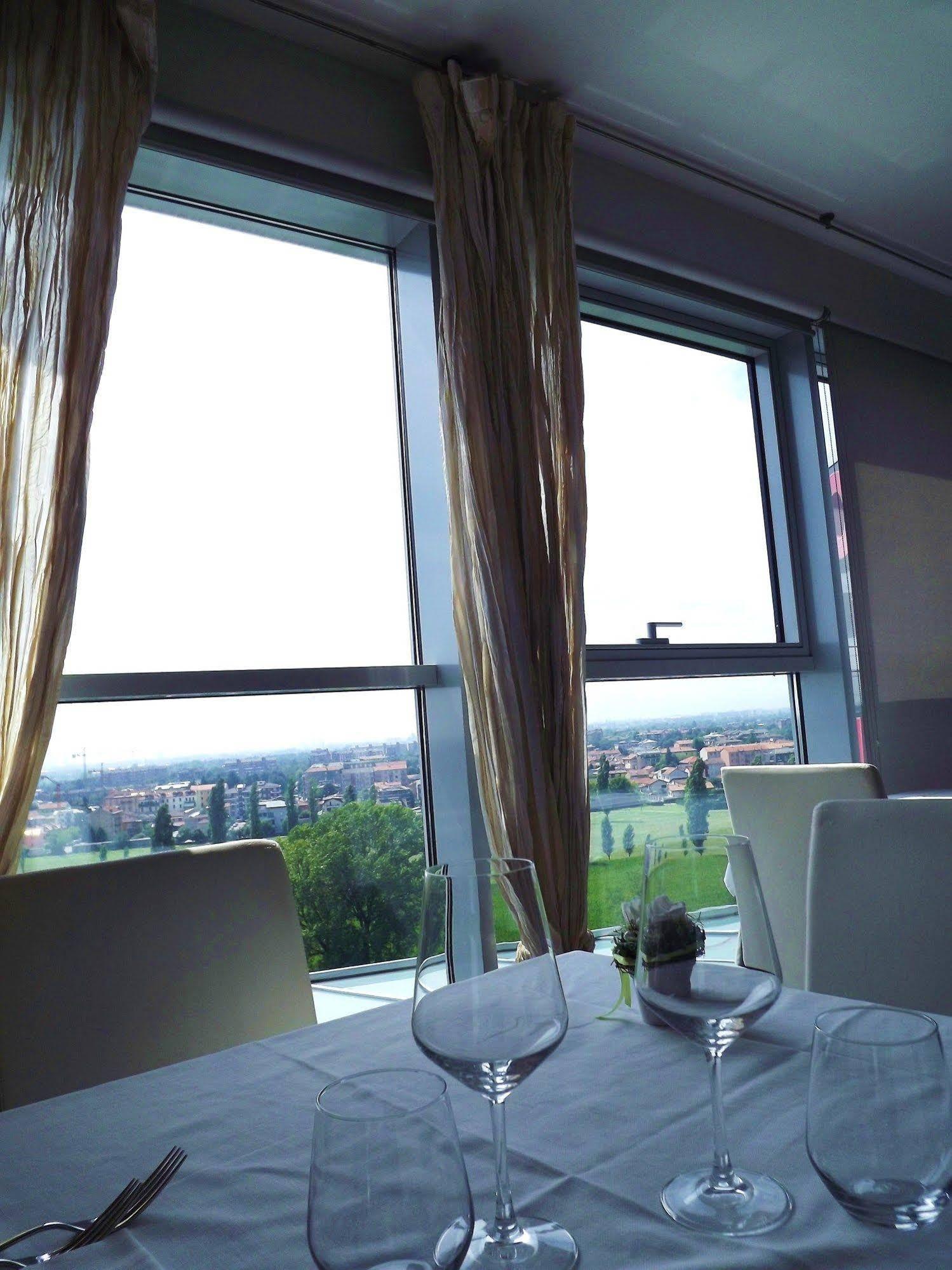 Hotel For You Cernusco Sul Naviglio Esterno foto