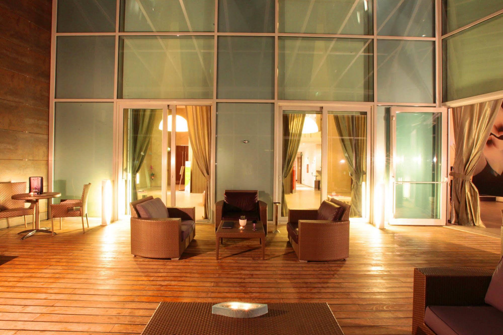 Hotel For You Cernusco Sul Naviglio Esterno foto