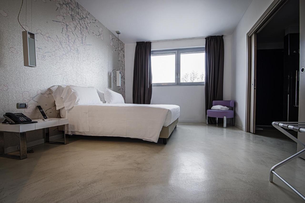 Hotel For You Cernusco Sul Naviglio Esterno foto