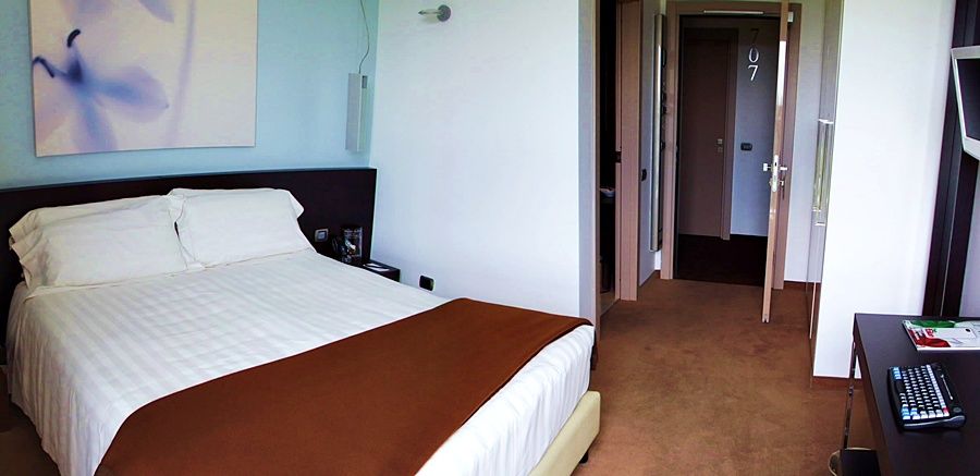 Hotel For You Cernusco Sul Naviglio Esterno foto