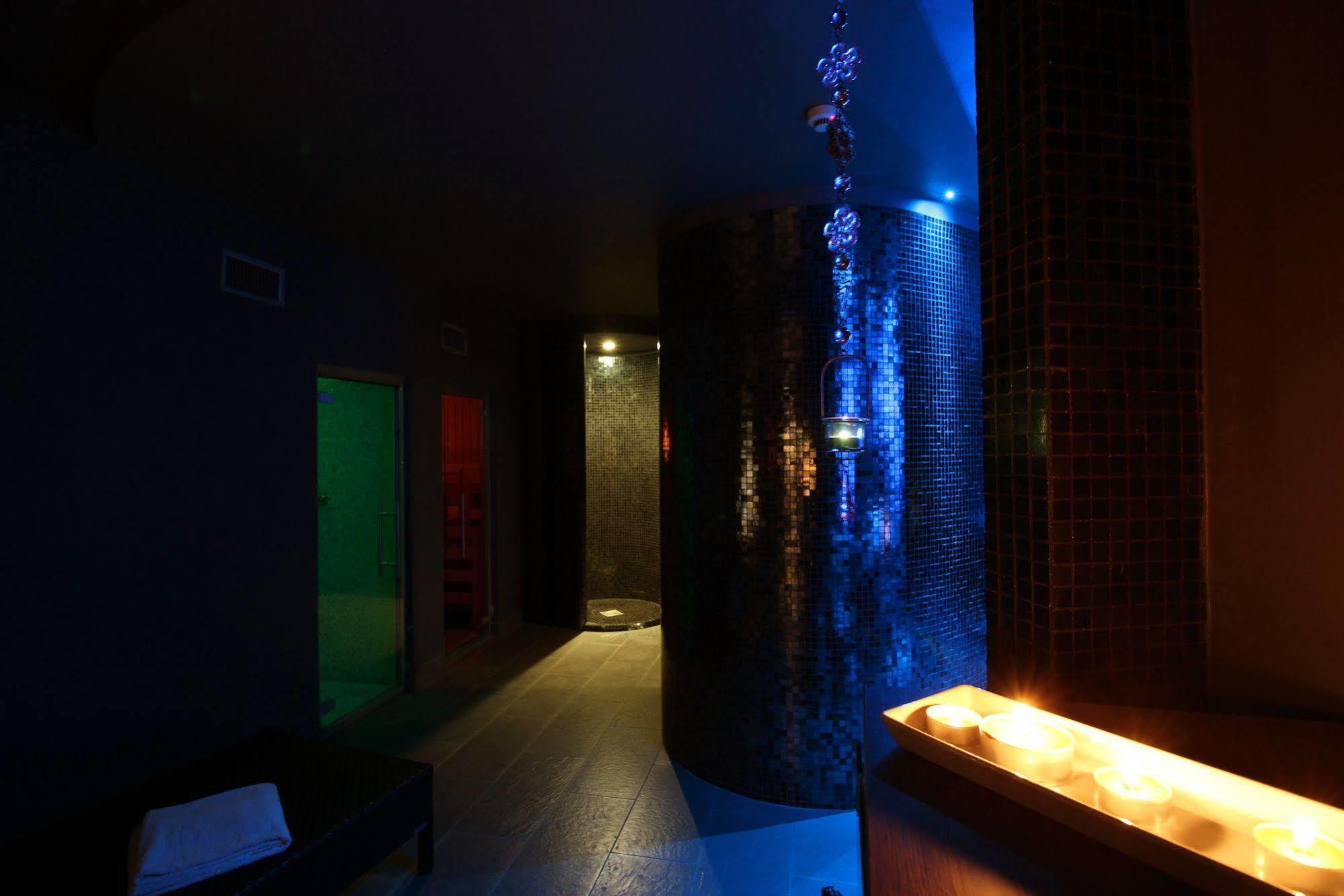 Hotel For You Cernusco Sul Naviglio Esterno foto